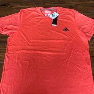 Men’s Adidas performance shirt sleeve t-shirt.